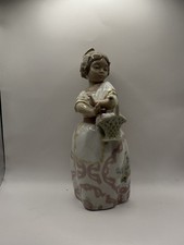 Lladro Girl From Valencia 4841 Vintage Porcelain Figurine retired A/F
