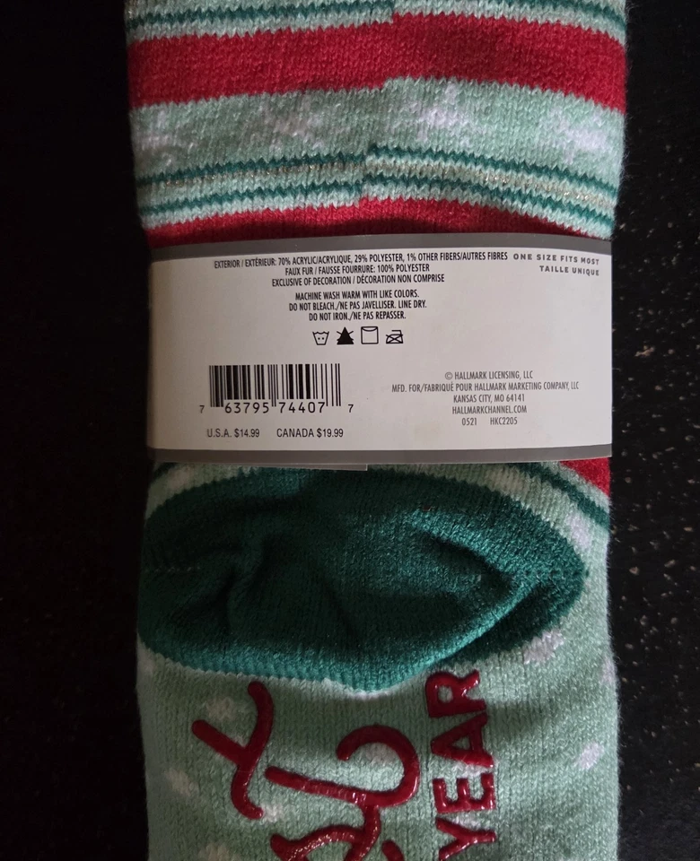 Hallmark Channel 模糊拖鞋袜圣诞节“一年中最舒适的时间” — 第 4/4 张图片