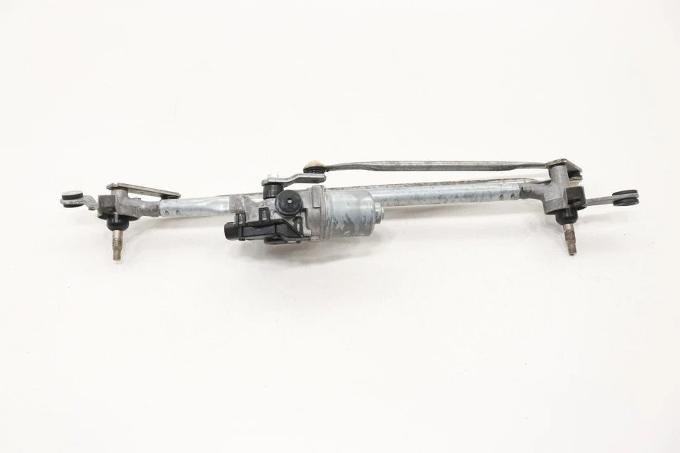 2020 - 2025 CHRYSLER VOYAGER FRONT WINDSHIELD WIPER LINKAGE W/ MOTOR OEM - Image 3 of 4