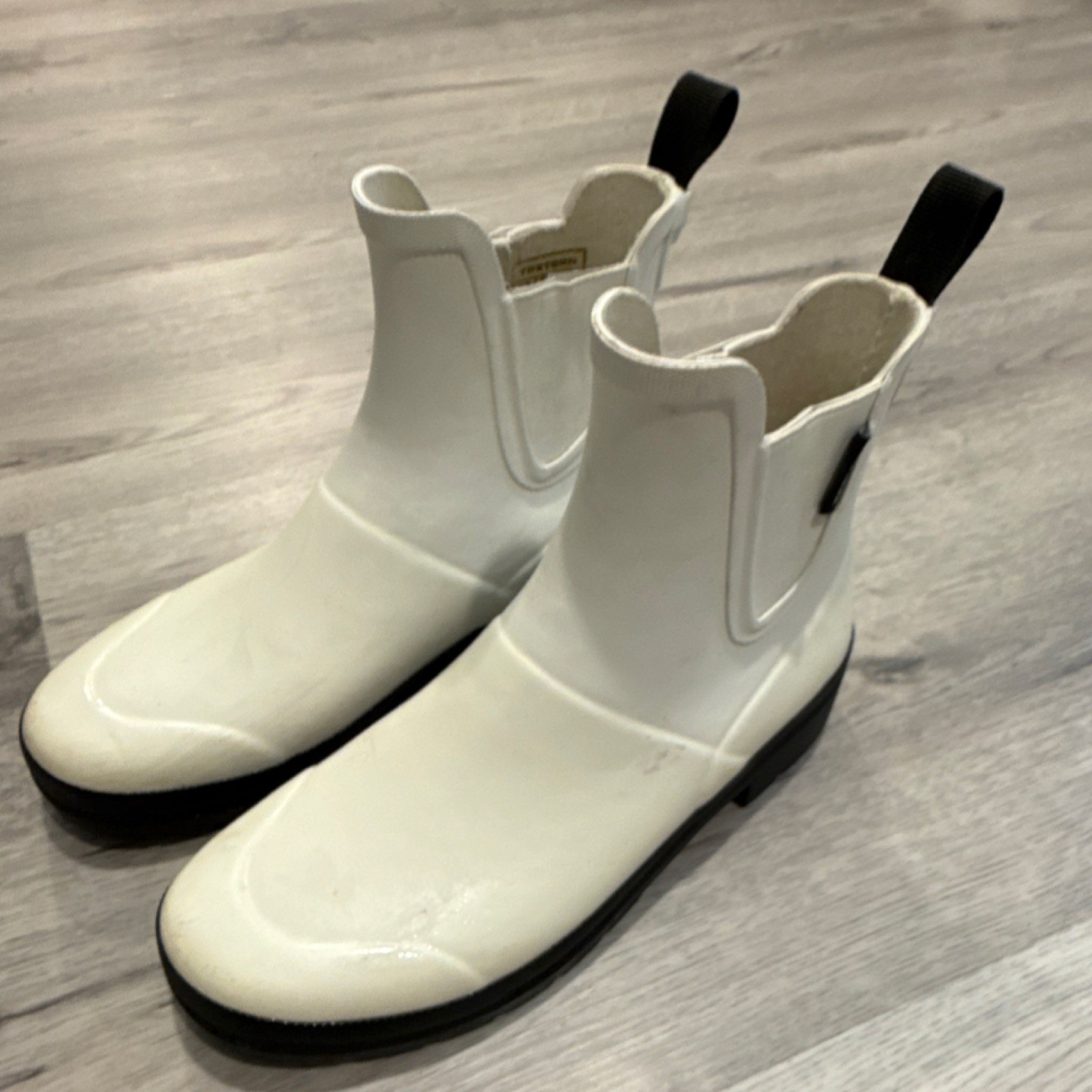 Women’s Tretorn Chelsea White Rain Boots size 8