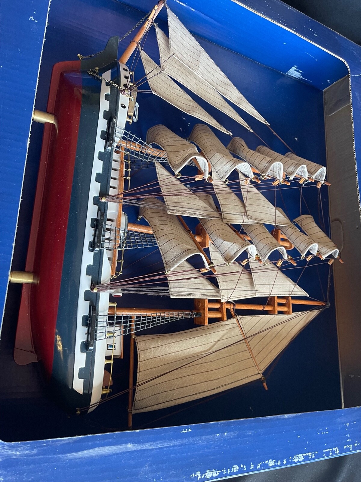 THE HERITAGE MINT LTD TALL SHIPS OF THE WORLD COLLECTION 22 INCH BELEM