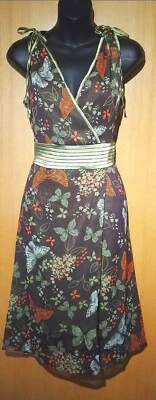 Atemberaubendes Sommerkleid Urlaub Party Schmetterlinge Satin von TENKI Versand aus UK - Bild 1 von 4