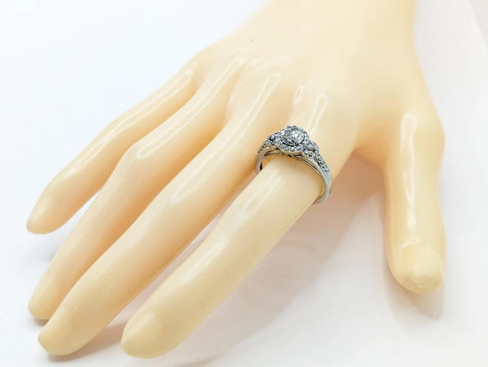 10K 2.8g White Gold Diamond Split Shank Halo Setting Engagement Ring Size-6 - Image 2 of 4