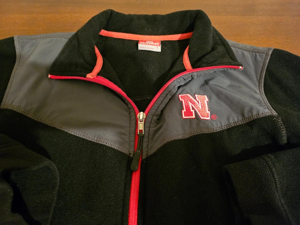 Bolsos femininos de lã Colosseum Nebraska Huskers G preto vermelho com zíper completo - Imagem 2 de 4