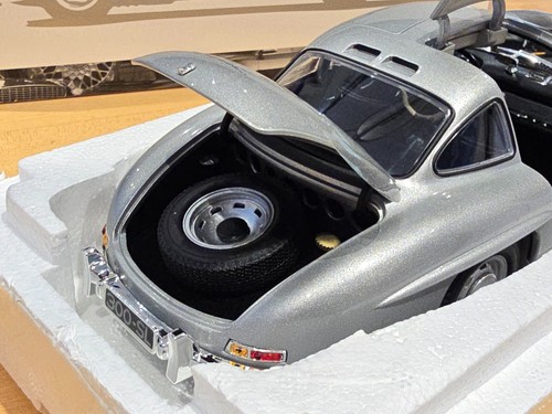 Minichamps Mercedes-Benz 300 SL GULLWING 1954 Silver 1:18 180 039000 180039000 - Picture 6 of 9