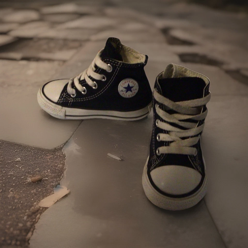 Lote de 10 pares de zapatos de bebé niño talla 5 y 6 Jordan’s, Nike, Vans, Converse Foto 2 de 4