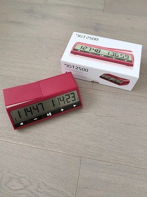 DGT 2500 - Offizielle FIDE Digitale Schachuhr - Neu in Box