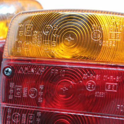 Kit Fanali Posteriori Per Rimorchio - 2 Fari + 2 Triangoli Rifrangenti + 6 Lampadine 12V - Foto 4