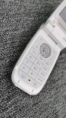 Sony Ericsson Z520 Z520i Unlocked GSM 2G Bluetooth Clamshell phone Works well - Vidéo 1 sur 1