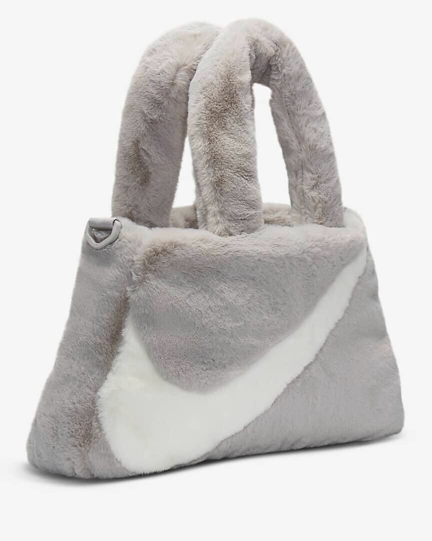 【無料郵送/関税込/正規品】 Nike NSW Faux Fur Tote Bag Light Nike Women's NSW FX FUR Tote DQ5804-012 Ladies Light Grey | eBay