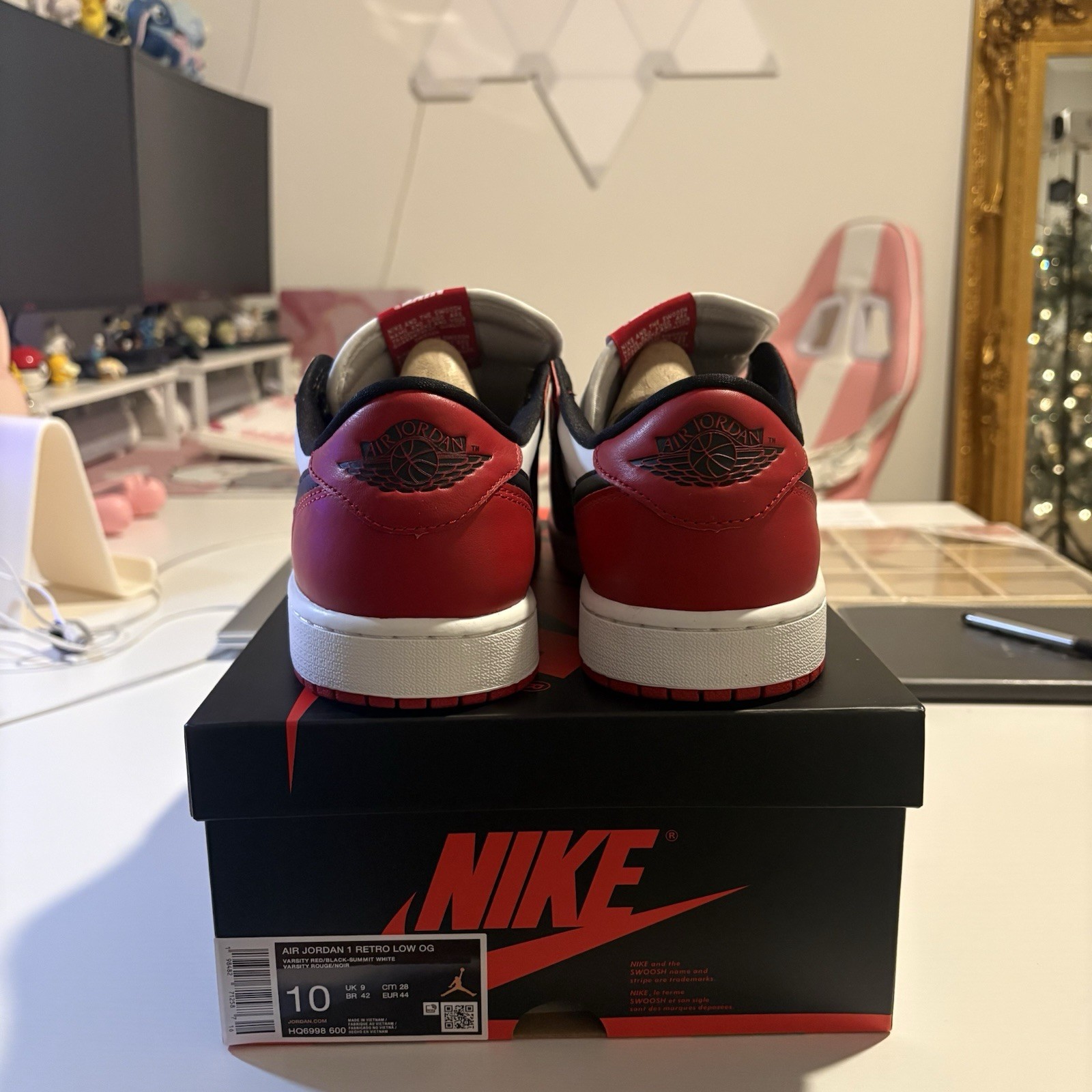 Nike Jordan 1 Low OG Chicago 2025 Size 10 Mens White Red Black  HQ6998-600 thumbnail 4