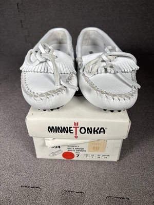 Minnetonka Women's Kilty Driver White Leather Fringe Moccasin Shoe 594 Size 7