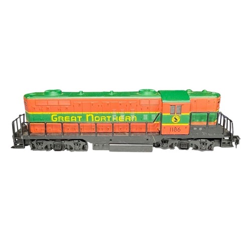 AHM HO Scale Great Northern GP-18 1186 Dummy Locomotive Engine & Bachman Flatbed - Picture 2 of 24