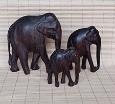 3 Statuettes Éléphants  d'Asie en Bois Exotique Artisanales/Famille/Sculpture 