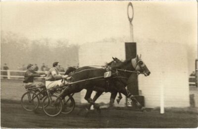 PC REAL PHOTO VINCENNES 1953 HORSE RACING SPORT (a34612)