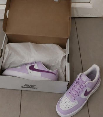 Nike Air Force 1 Low Sneaker lila/Weiß Damen EU 38 Neu mit Karton