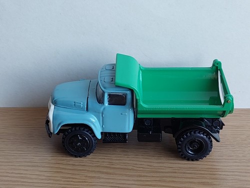 Modellino In Scala 1:43 AVD Models 1522 – ZIL-MMZ-555 Dumper URSS – Kit Da Montare