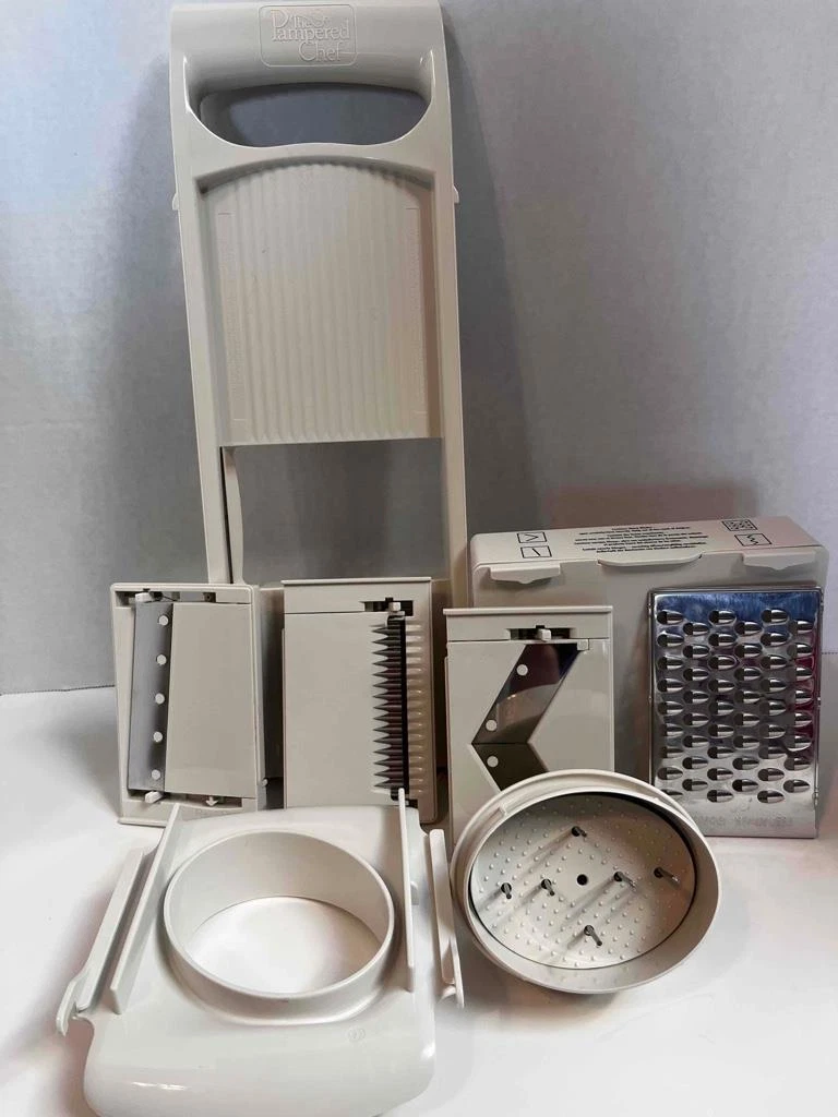 Pampered Chef Ultimate Mandolin Slicer Grater 1087 Storage Box w 4 Blades