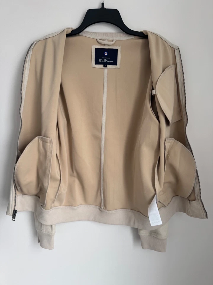 Chaqueta Bomber Ben Sherman Imitación Gamuza Beige Talla Pequeña Abrigo Utilitario Foto 4 de 4