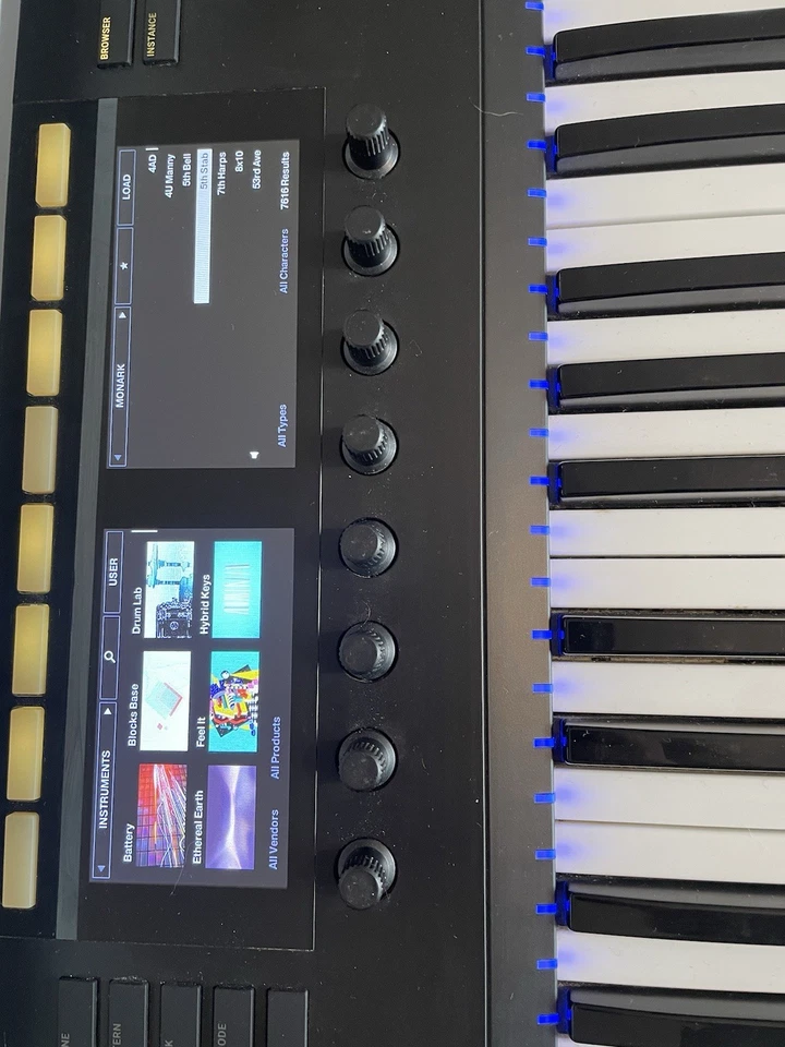 Native Instruments NI Komplete Kontrol S61 Mk2 Keyboard Controller - Image 2 of 4