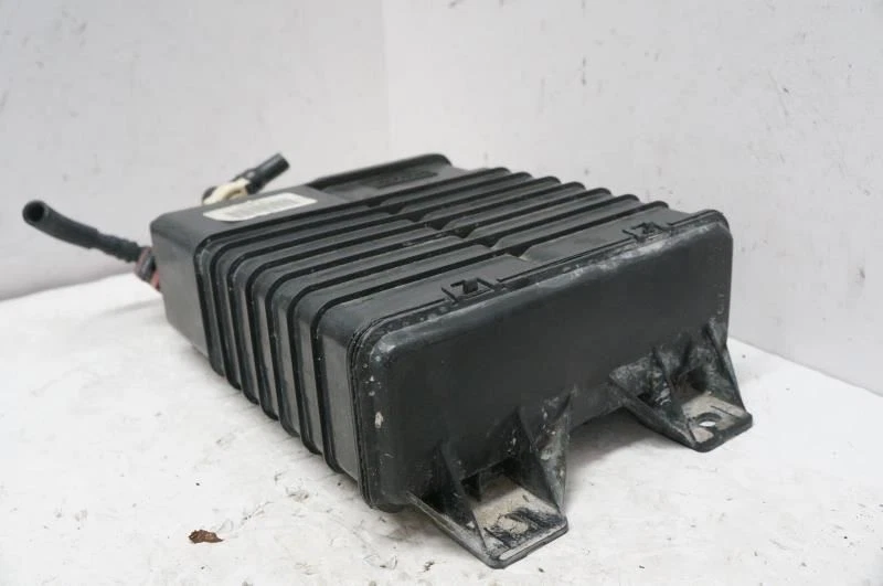 Evaporador de vapor de combustible Ford Mustang 2008-2014 bote de emisiones 9R33-9C985-AB fabricante original Foto 3 de 4