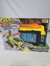 Hot Wheels Skate Tony Hawk Transforming Skate Bus with Exclusive Finger Board