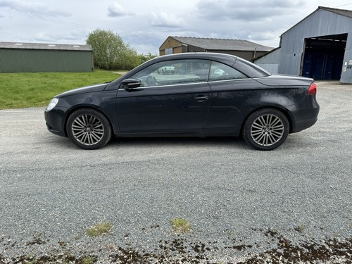 Breaking 2008 VW EOS Sport 2.0TFSI BWA Black LC9X Manual KNU Cabriolet - 1xBOLT - Picture 3 of 9