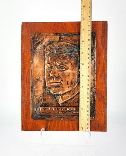 1960s Hand Made President John F. Kennedy Copper Relief Artwork Mounted on Wood - Picture 6 of 7