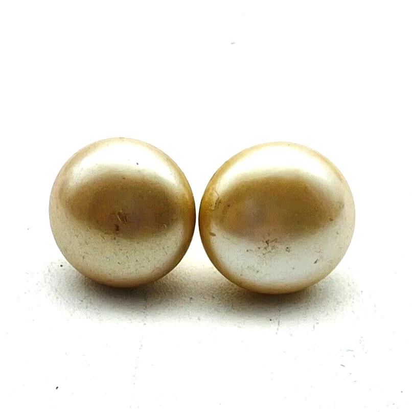 Винтажные серьги-гвоздики с подписью Моне из искусственного жемчуга классические золотистые круглые с пирсингом - Изображение 2 из 4