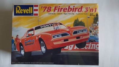 Bausatz eines 78er PONTIAC FIREBIRD 3 in 1 von REVELL in 1/25, OVP in Folie.
