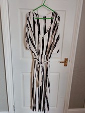 Principles Classic Beautiful Pleat Style Dress  Flows Beautifully  Elastic Waist