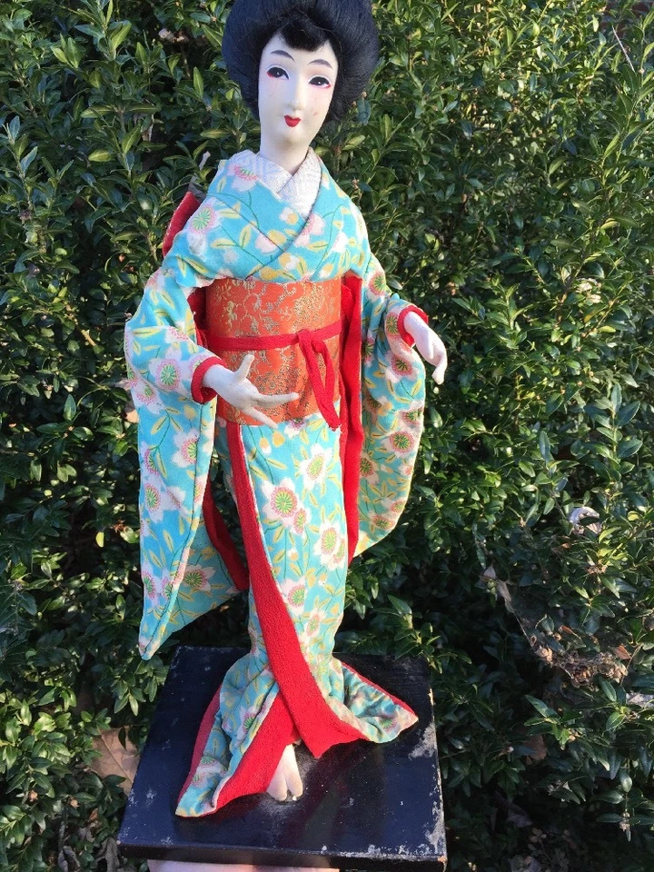 Muñeca japonesa GEISHA de la vida real FLOR DE LOTO DORADO Kimono ropa antigua vintage Foto 2 de 4