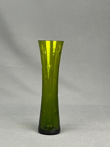 St. Louis Frankreich Kristall BLÄSCHEN Punkte Kunst Glas grün 7 5/8 Zoll Bud Vase: NEUWERTIG