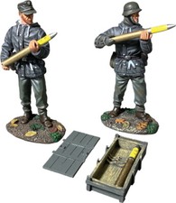 W. Britain - German 2 Man Flak Crew with Open Crate And High Explosive  25135