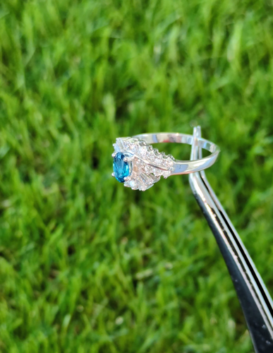 0.95ctw Londres Diamante Azul Topacio Anillo 14k Oro Blanco Talla 7.5 Compromiso - Vídeo 1 de 1