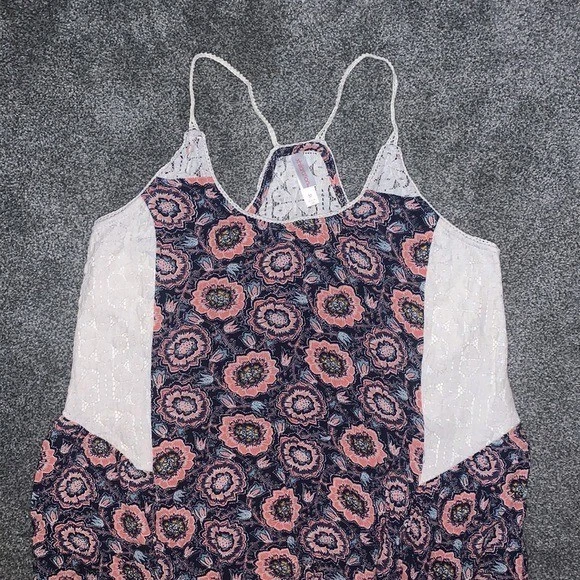 Precioso vestido boho de verano de lino y encaje Foto 2 de 3