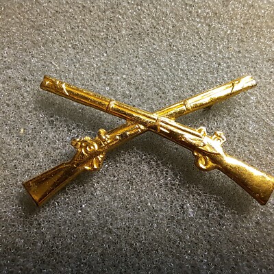 VTG US Army Combat Infantry Crossed Rifles Pin Badge Military, 