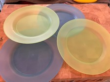 SET OF 4 PLASTIC COLOURED PLATES