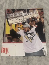 Pittsburgh Penguins NHL Tyler Kennedy Autographed Stanley Cup Photograph