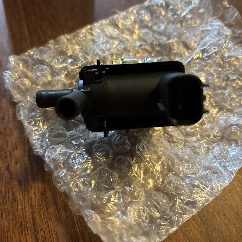 Válvula de purga de bote de vapor Dorman 911-488 para modelos seleccionados de Toyota Lexus 97-06 Foto 3 de 3