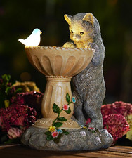 Solar Cat Statue for Garden Decor: IP44 Weatherproof Resin with Automatic Lighti