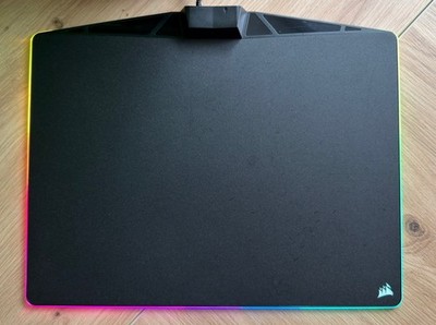 Corsair MM800 RGB Polaris Gaming Mauspad Hard Surface RGB USB Top Zustand