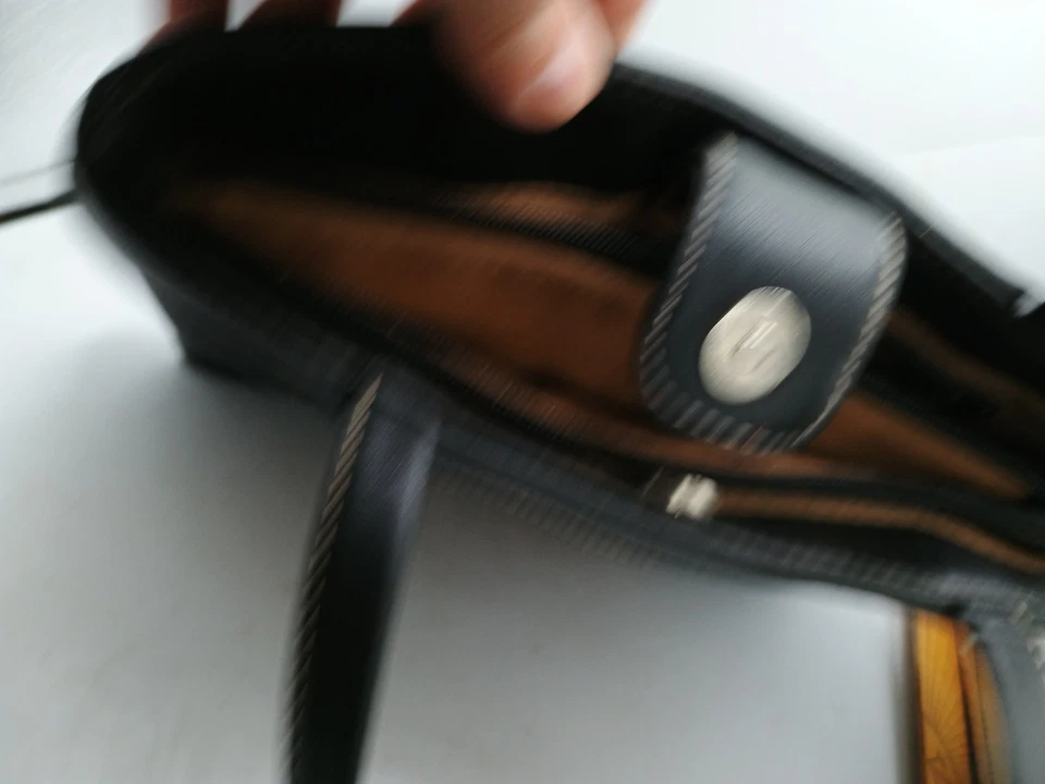 Auténtico bolso vegano negro St.John’s Bay con costuras de elefante Foto 3 de 4