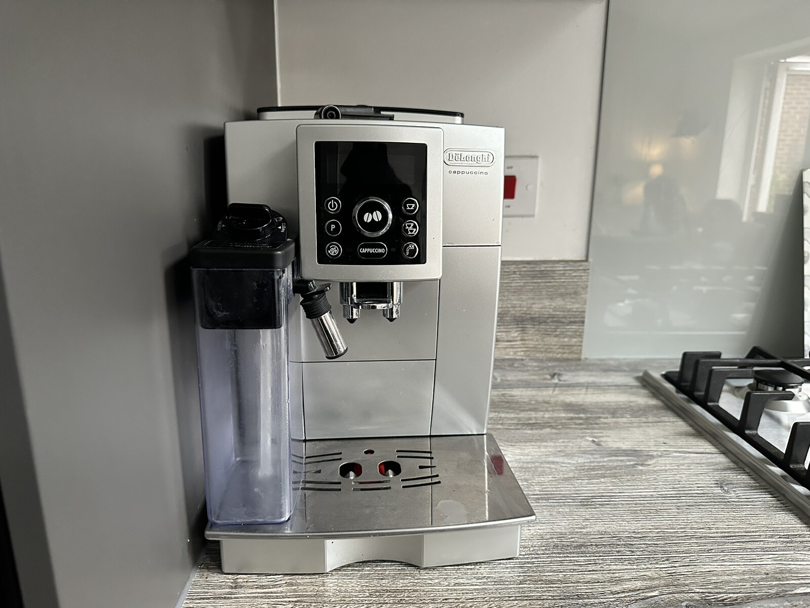De'Longhi Magnifica Compact ECAM 23.460 S Bean To Cup Coffee Machine