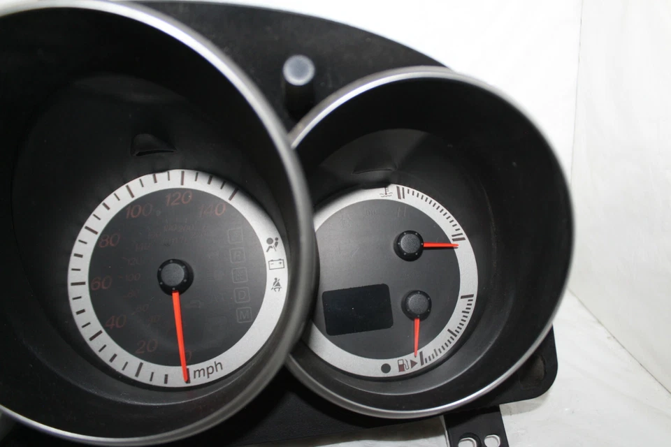Cuadro de instrumentos velocímetro 2010 2011 Mazda 3 indicadores de panel de instrumentos 63.670 millas Foto 4 de 4