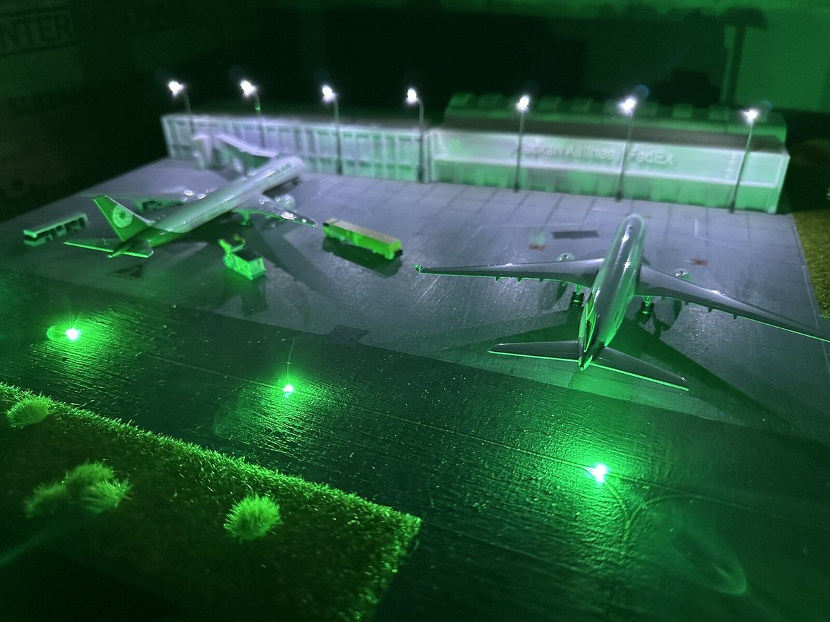 Taxiway lights (Green) 1:400 (x8) Battery Operated