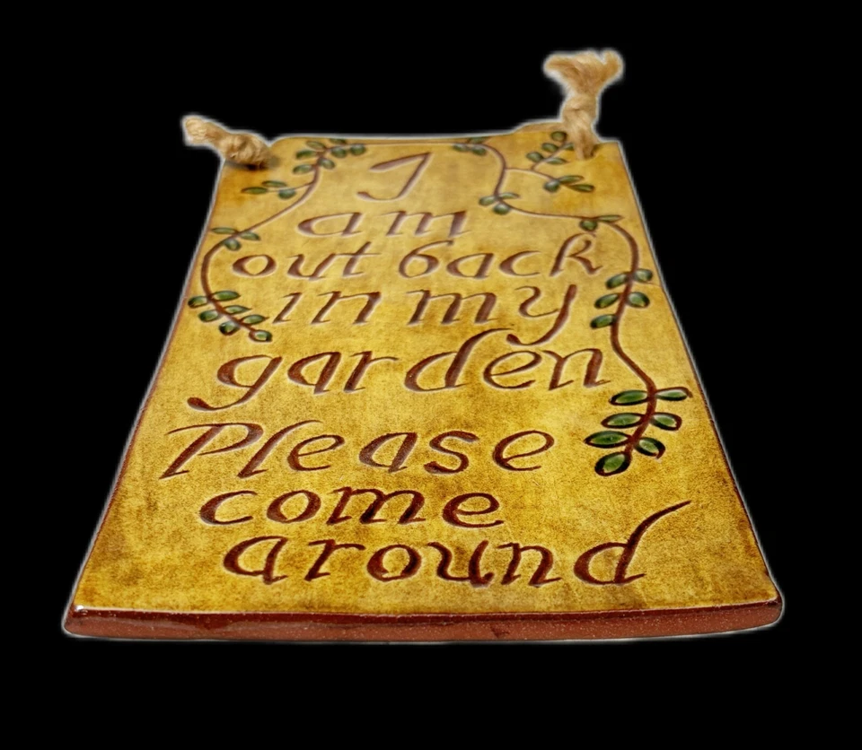 Estoy de vuelta en mi jardín Por favor ven alrededor placa de terracota azulejo Foto 2 de 4