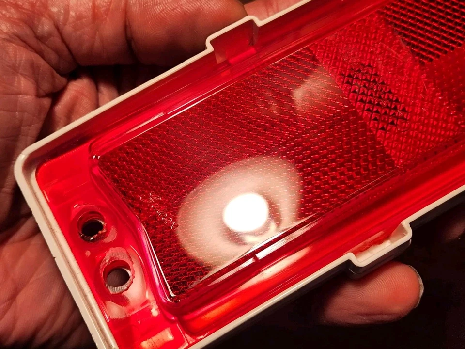 原版指南 GM 1970 雪佛兰 CAPRICE IMPALA BISCAYNE 后部标记浅红色 — 第 4/4 张图片