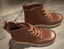 Cat  Jack Boots Size 5 New with Box