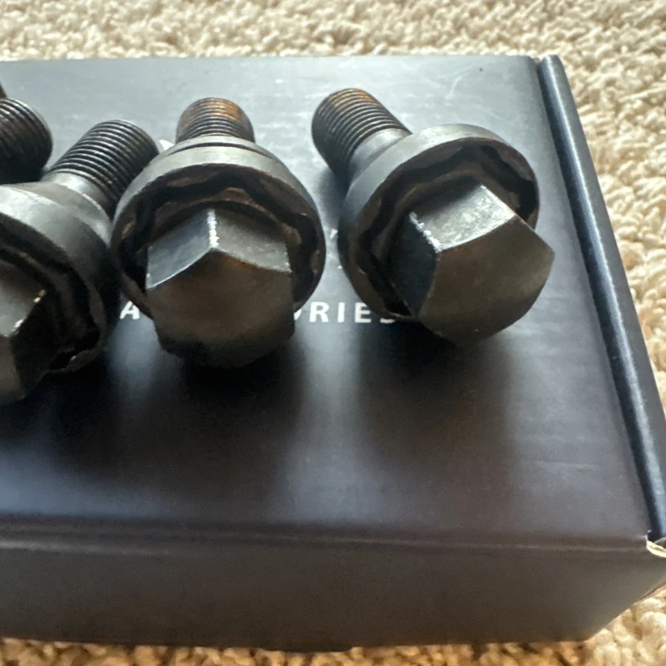 2014-2024 MASERATI QUATTROPORTE RUEDA PERNO TUERCA BLOQUEO JUEGO NEGRO OEM Foto 3 de 4